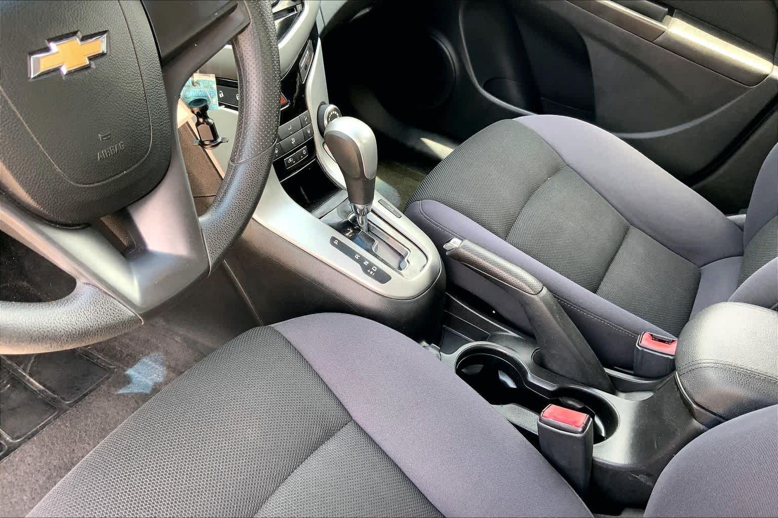 Used 2013 Silver Ice Metallic Chevrolet LT image 16