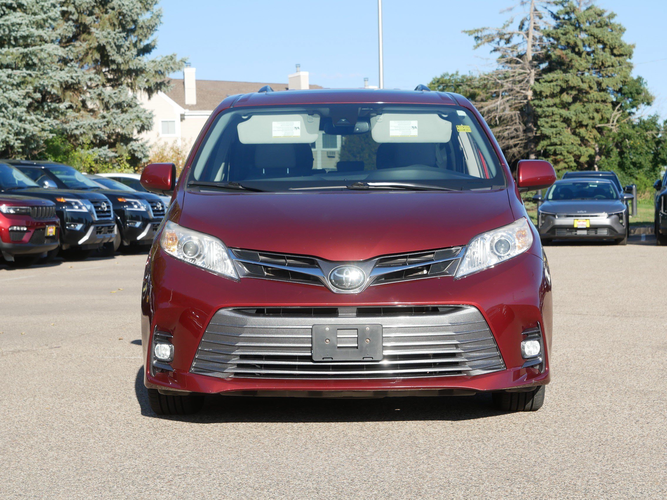 Used 2020 Toyota Sienna XLE with VIN 5TDDZ3DC2LS234929 for sale in Inver Grove, Minnesota