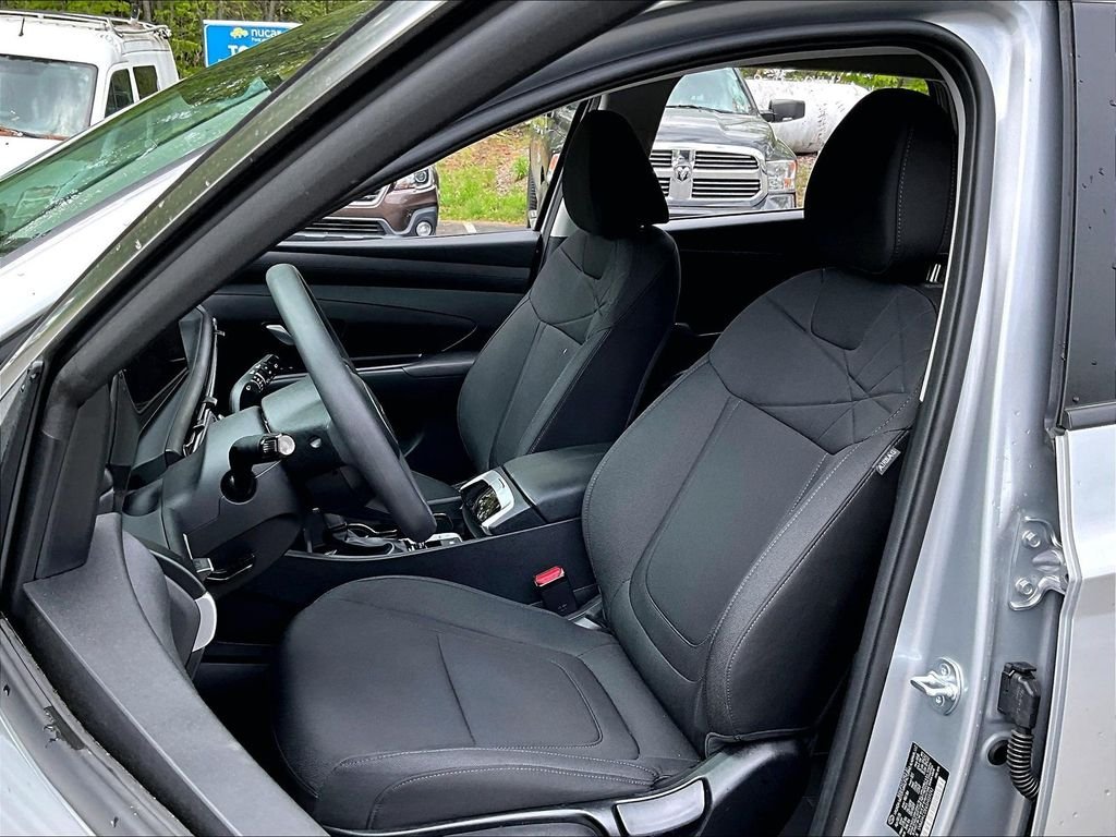 Used 2025 Shimmering Silver Hyundai SE image 10