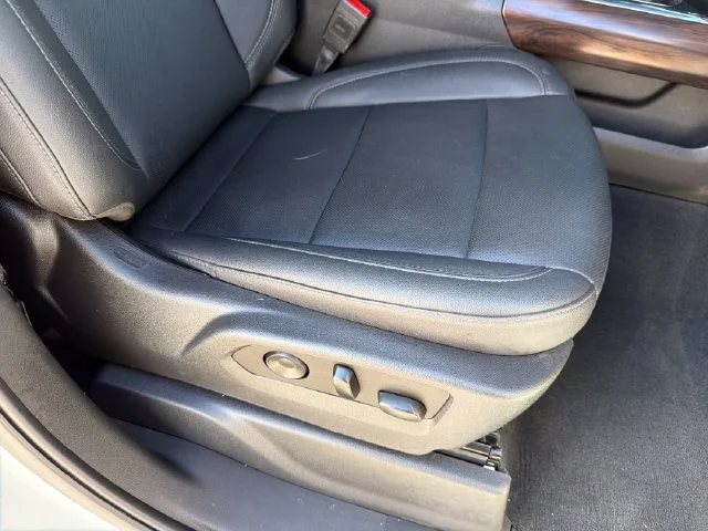 Used 2023 White GMC SLT image 26