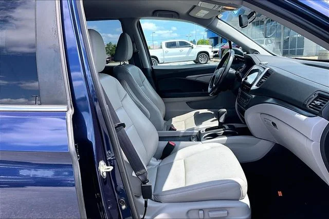Used 2017  Honda RTL-T image 27