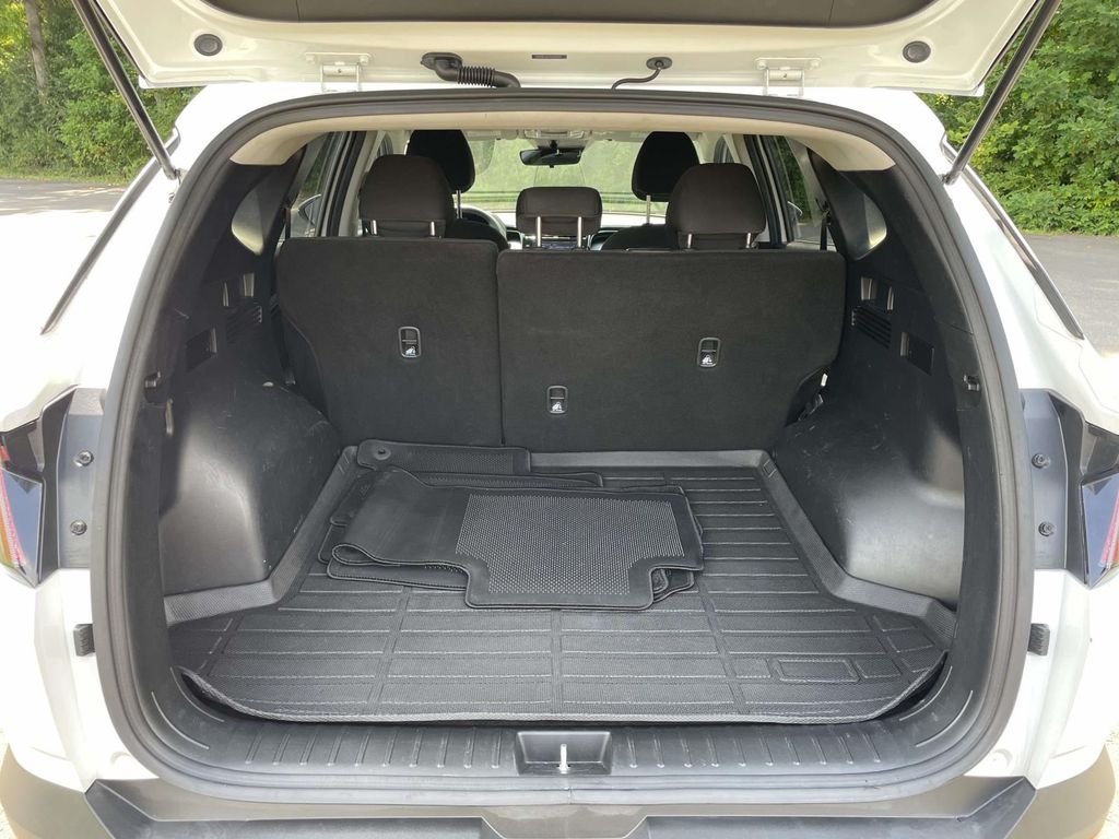 Used 2022 Gray Hyundai SEL image 9