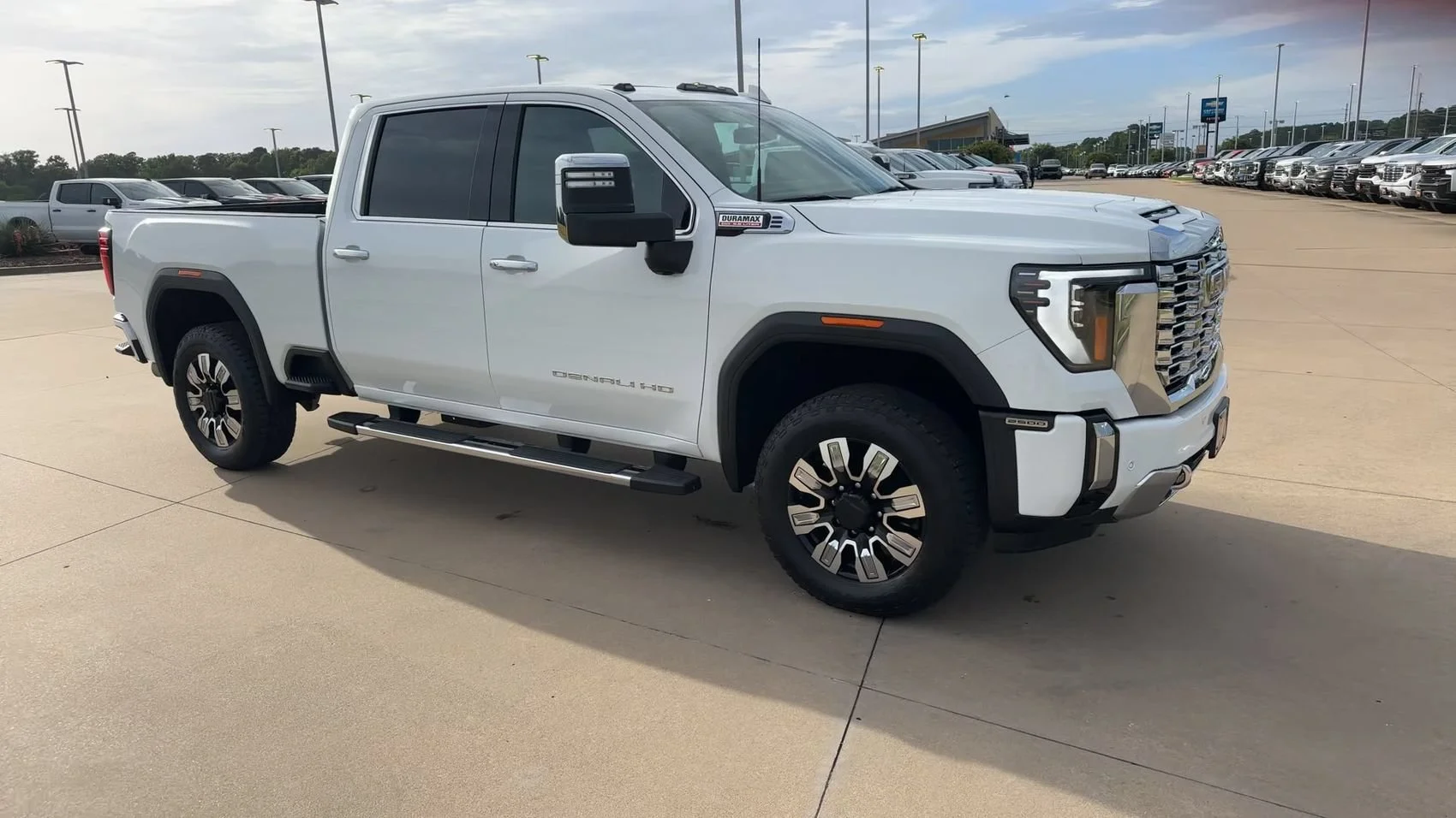 Used 2025 White GMC Denali image 2