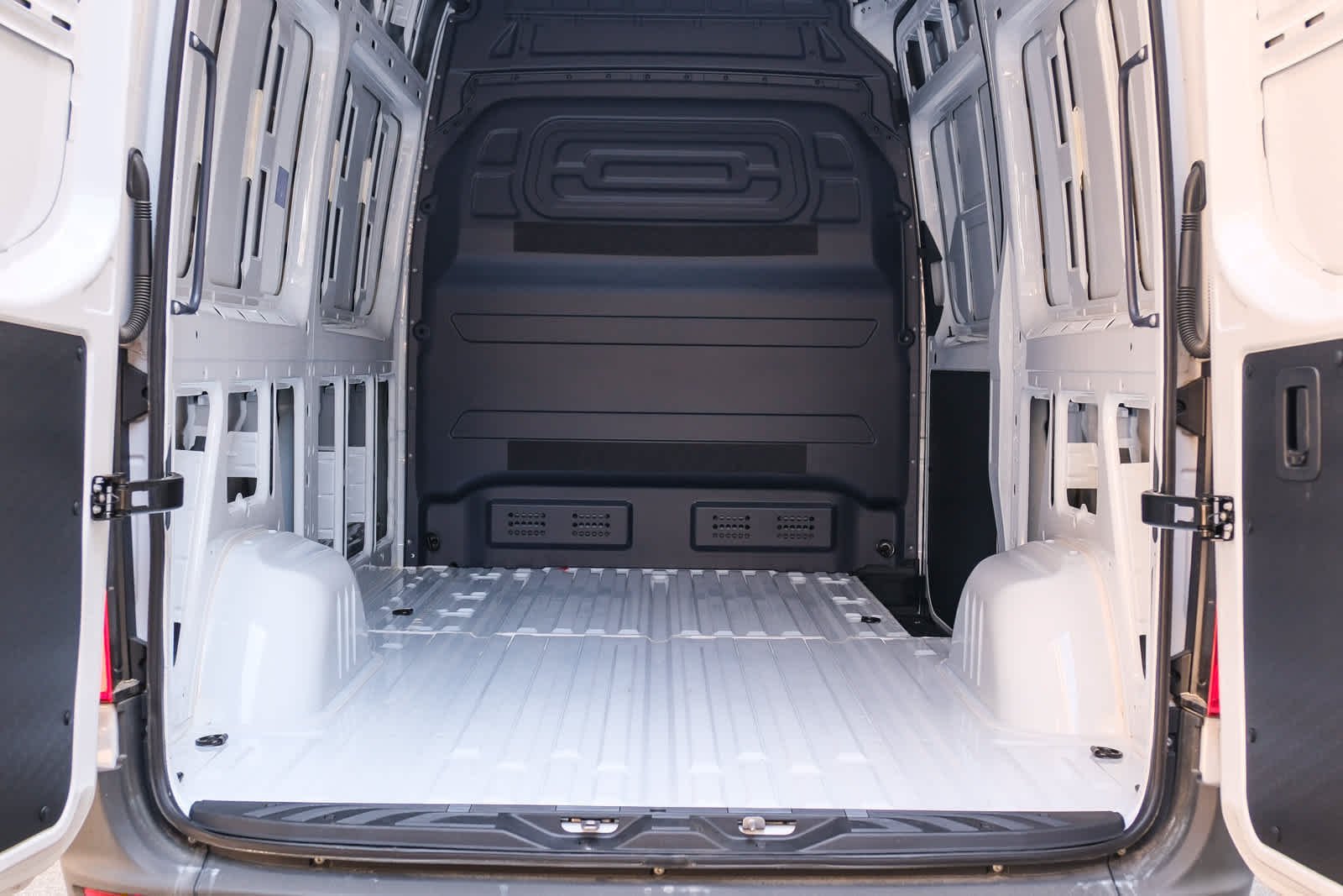 New 2025 Arctic+White Mercedes-Benz Cargo 144 WB  RWD 2.0L 4-Cylinder image 30