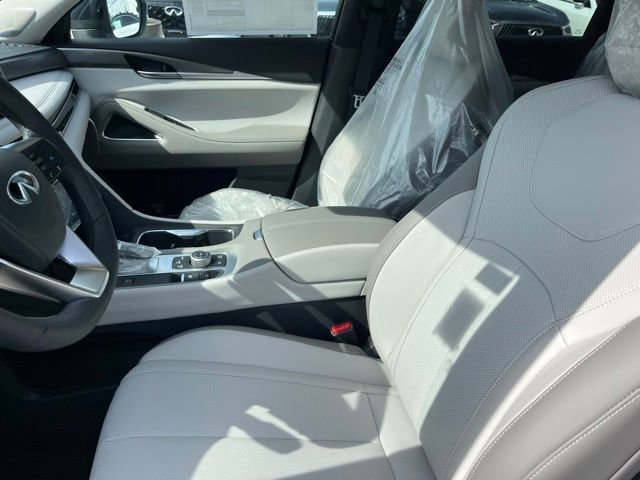 New 2027 White INFINITI Luxe AWD image 9