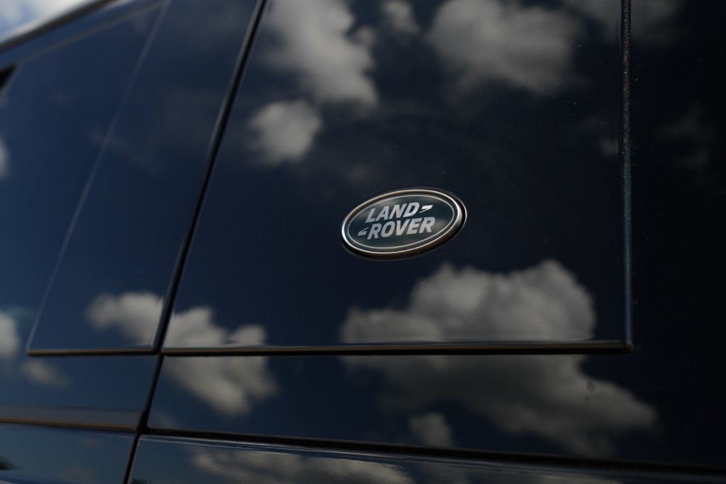 Used 2022  Land Rover X-Dynamic SE image 23