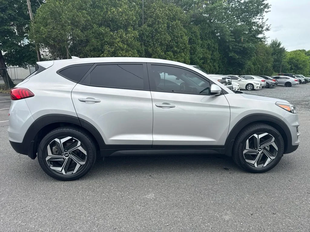 Used 2021 Silver Hyundai SE image 6