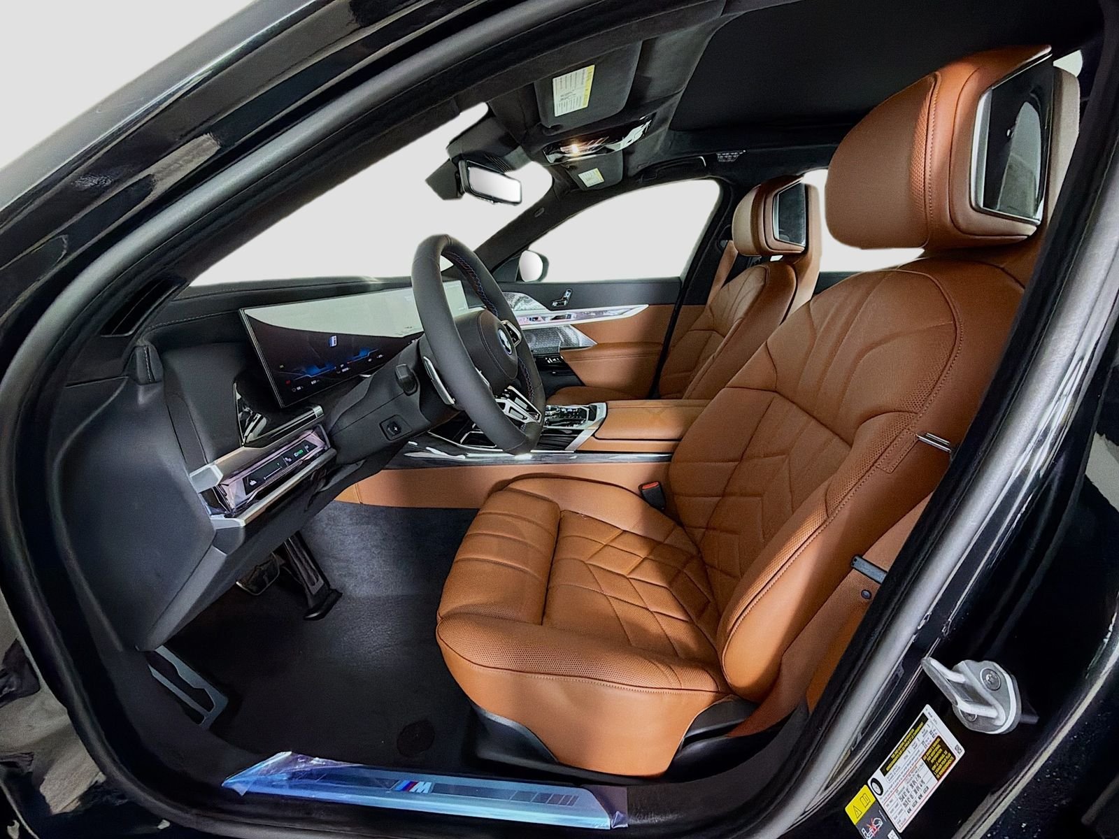 New 2026 Black Sapphire Metallic BMW M70 image 22