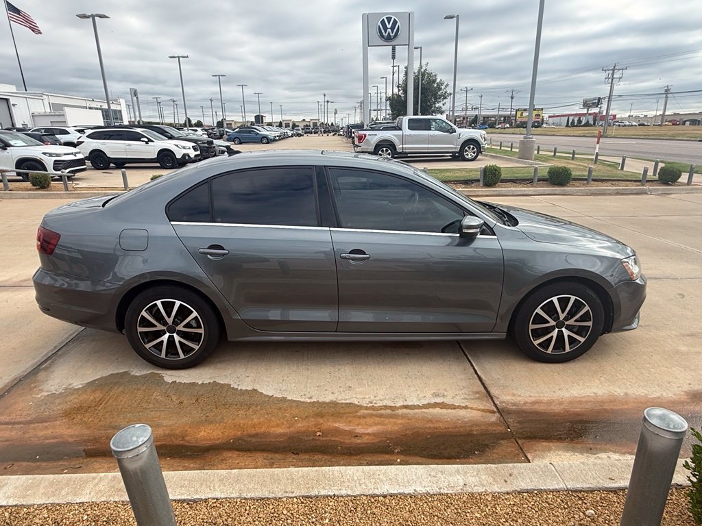 Used 2017 Platinum Gray Metallic Volkswagen 1.4T SE image 6