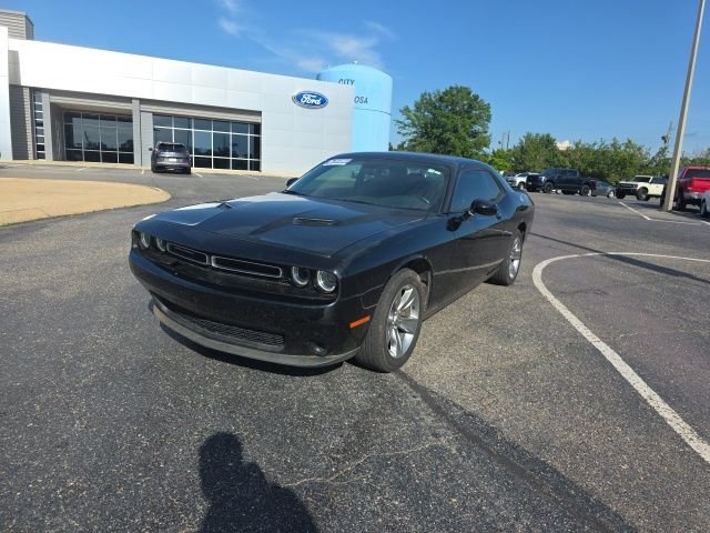 Used 2019 Pitch Black Clearcoat Dodge SXT image 7
