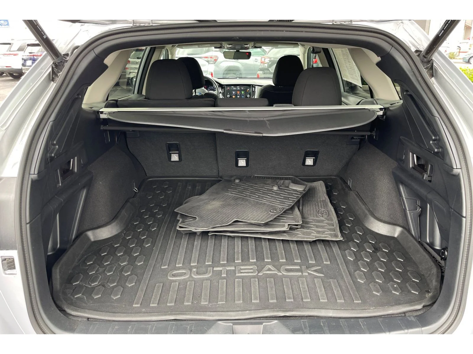 Used 2024 ICE SILVER METALL Subaru Premium image 17