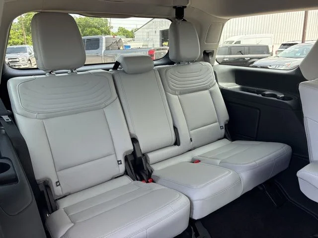 New 2026 Star White Metallic Tri-Coat Ford Platinum® image 37
