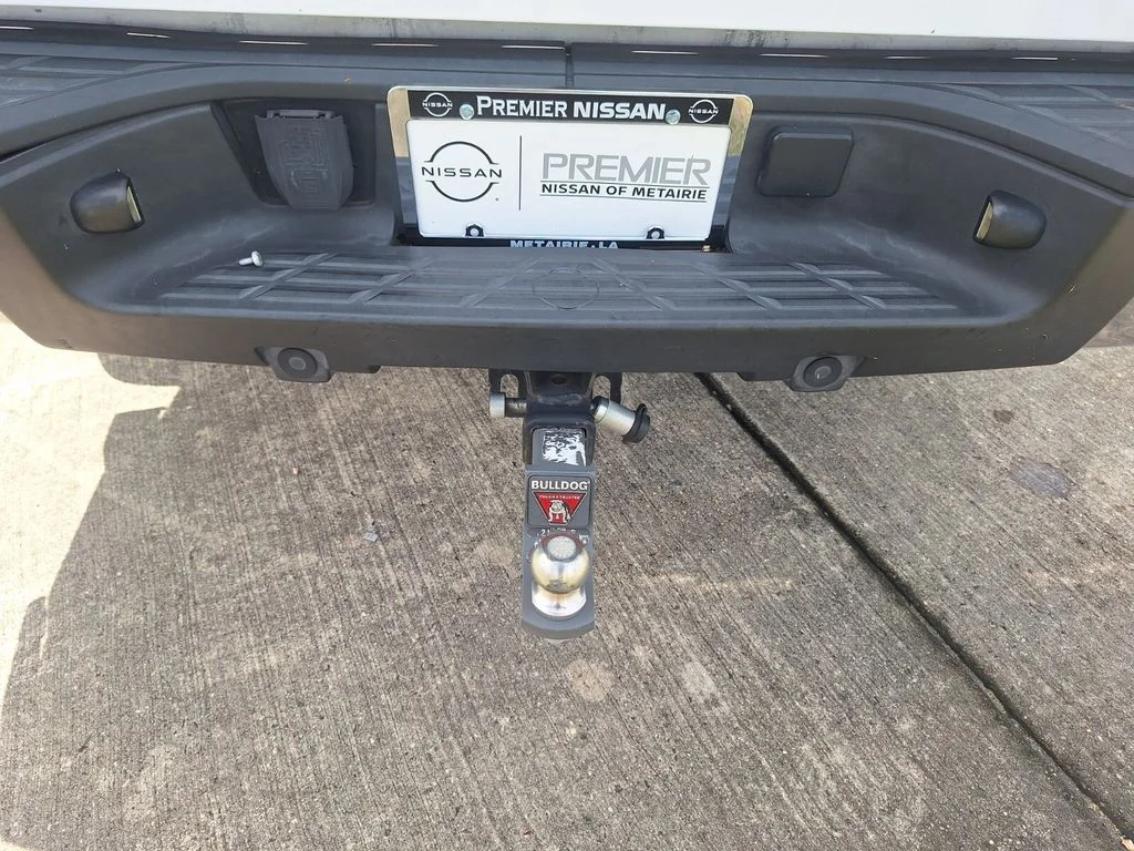 Used 2013 White GMC SLE image 20