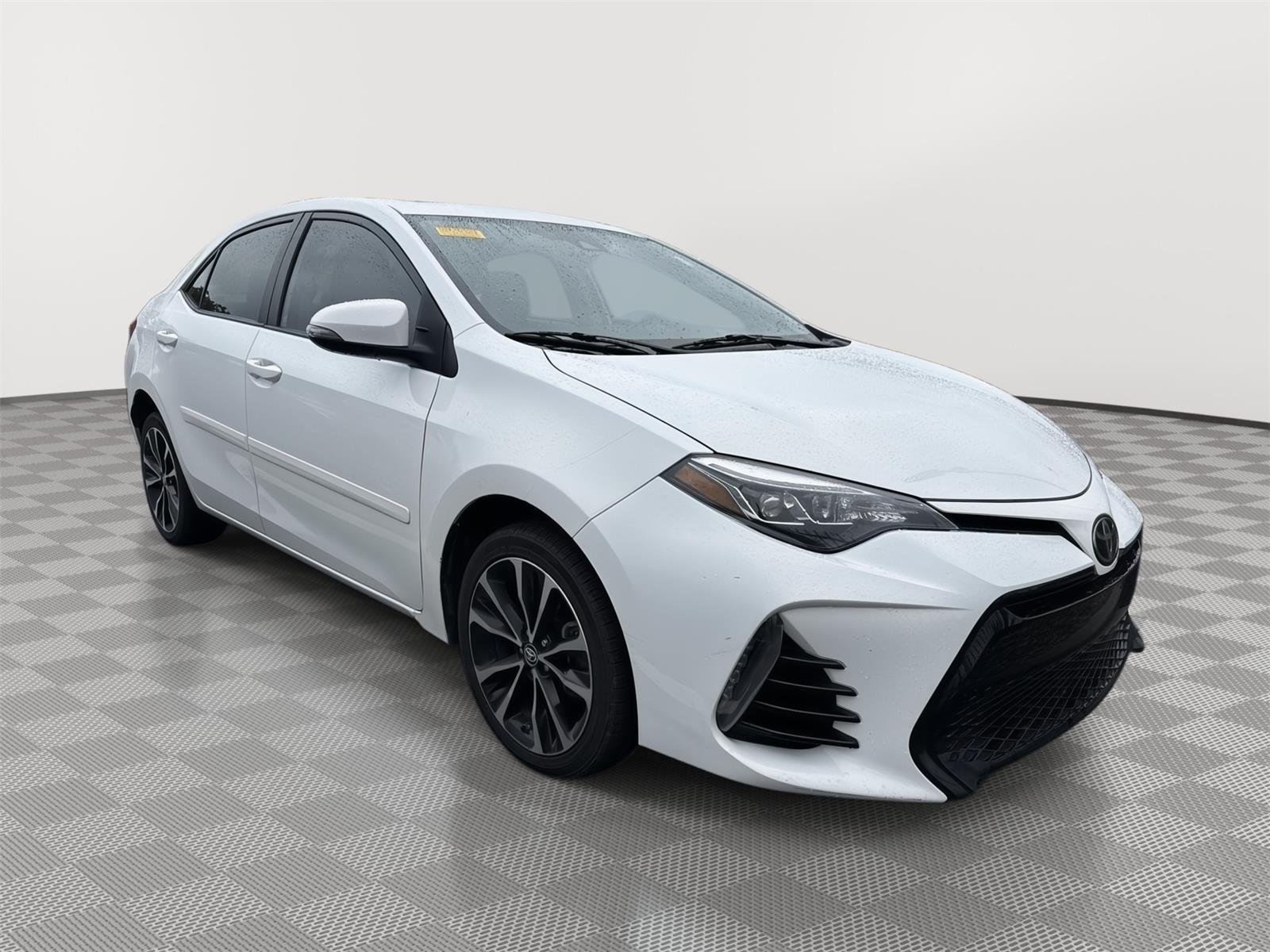 2017 Toyota Corolla XSE AT's photo