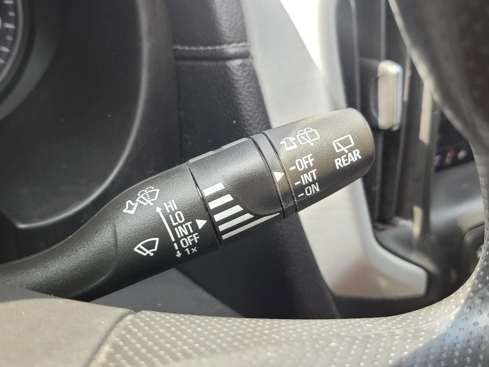 Used 2022 Summit White GMC SLE image 35