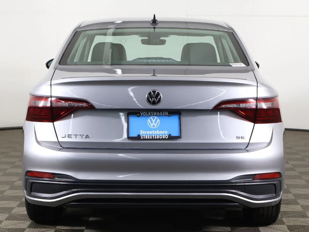 Used 2024 Pyrite Silver Metallic Volkswagen 1.5T SE image 11