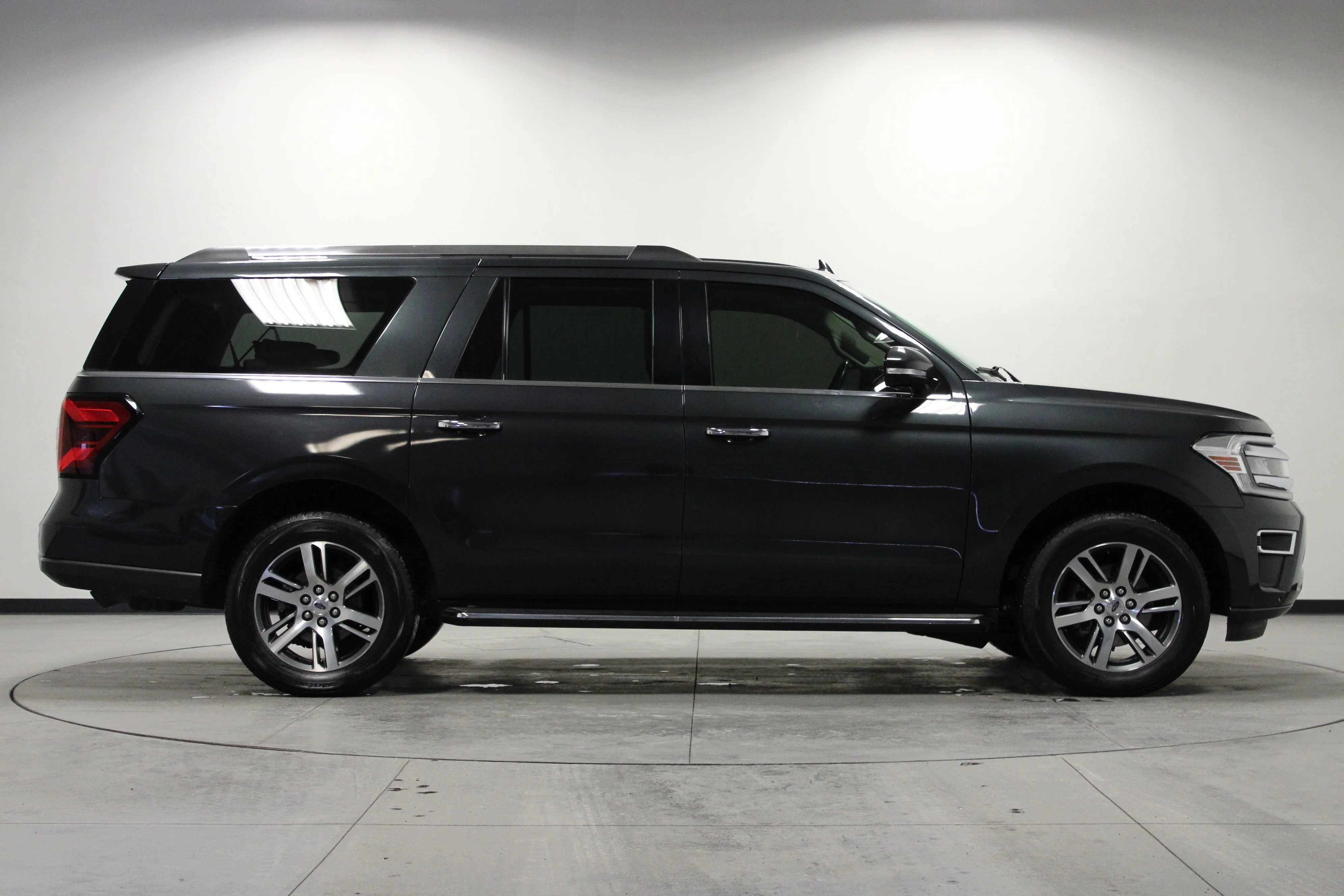 Used 2022 Dark Matter Metallic Ford Limited image 3