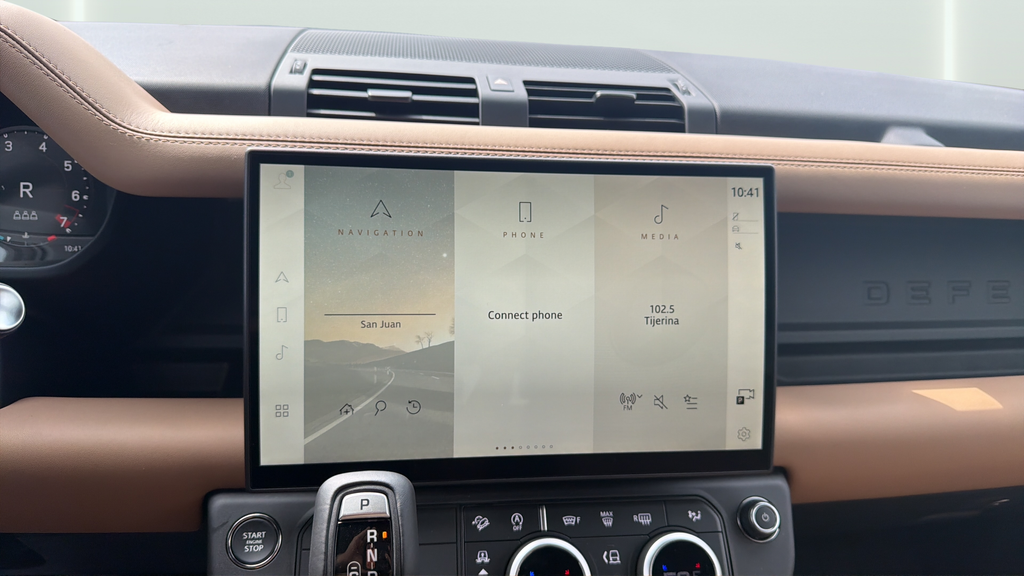 New 2026 Santorini Black Land Rover X-Dynamic SE image 21
