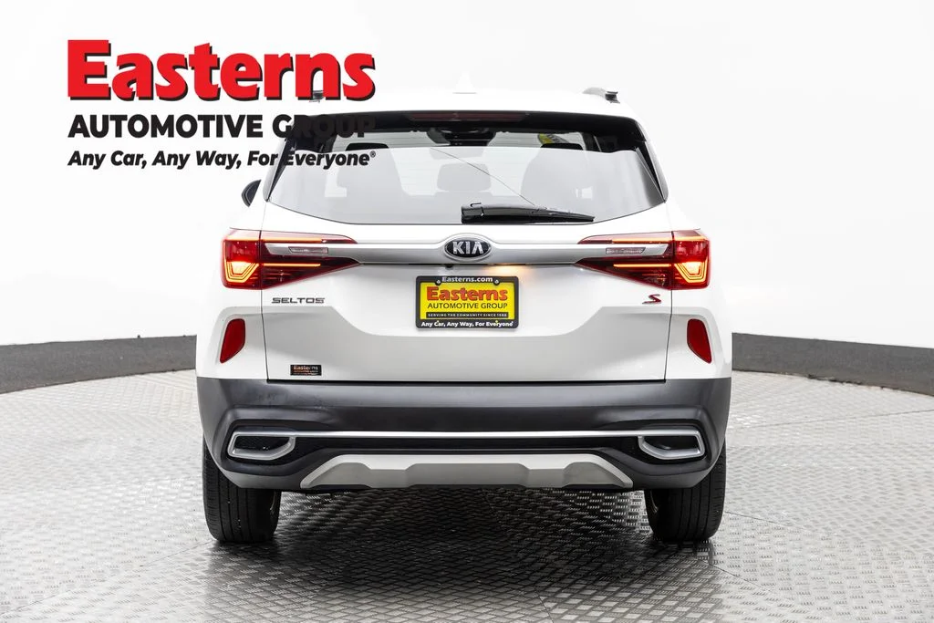 Used 2021 White Kia S image 6