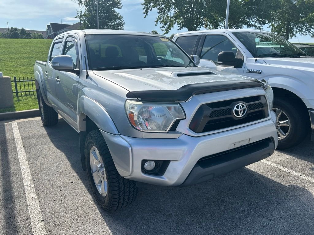 Used 2013 Toyota Tacoma Base with VIN 3TMLU4EN6DM118604 for sale in Kansas City