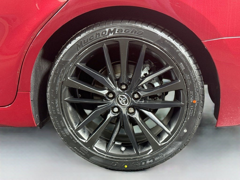 Used 2018 Wind Chill Pearl Toyota XSE V6 image 33