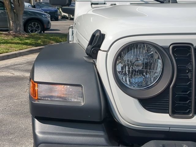 Used 2025 White Jeep Sport S image 10