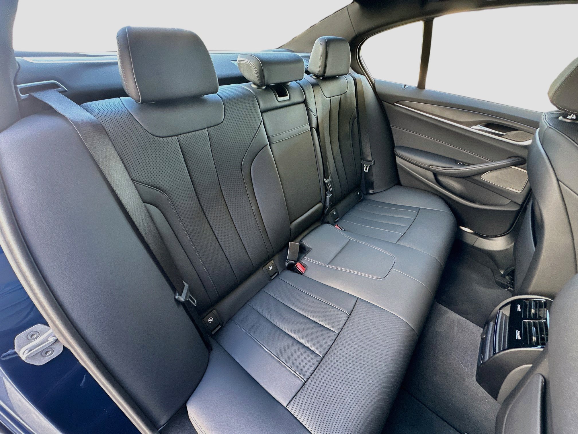 Certified Used 2023 Phytonic Blue Metallic BMW 530e xDrive image 24