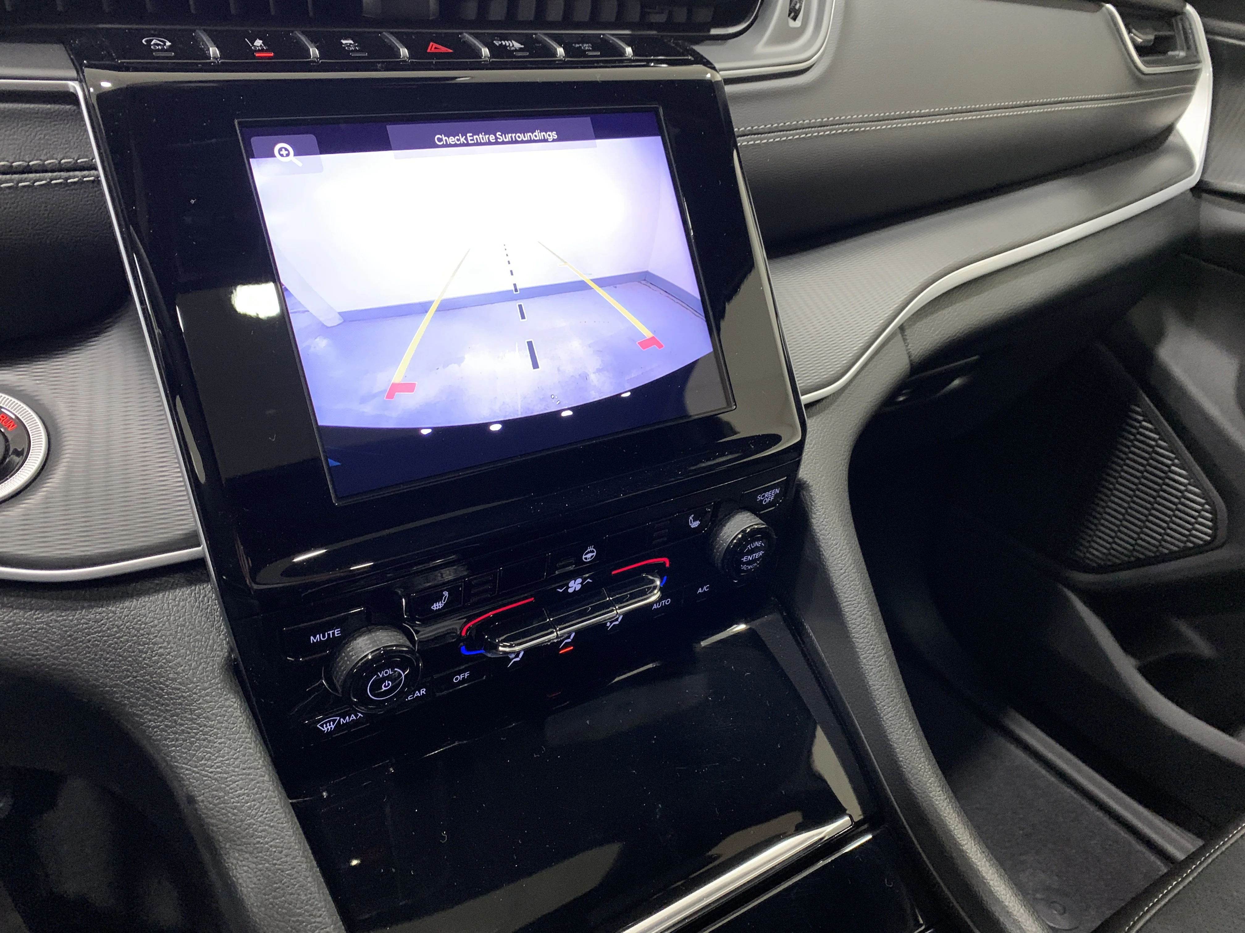 New 2025 Diamond Blk Crystal Pearl Jeep Altitude image 21