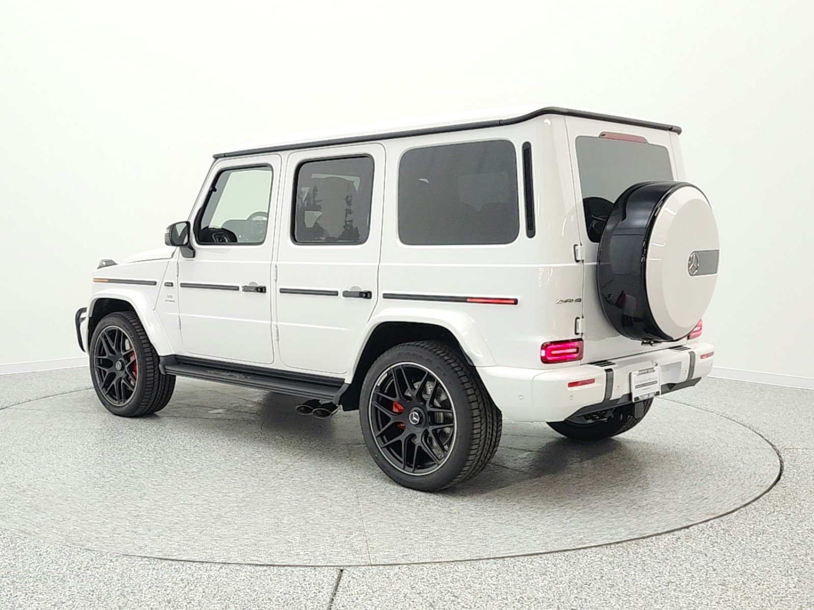 New 2026 MANUFAKTUR Moonlight White Metallic Mercedes-Benz AMG® G 63 SUV image 7