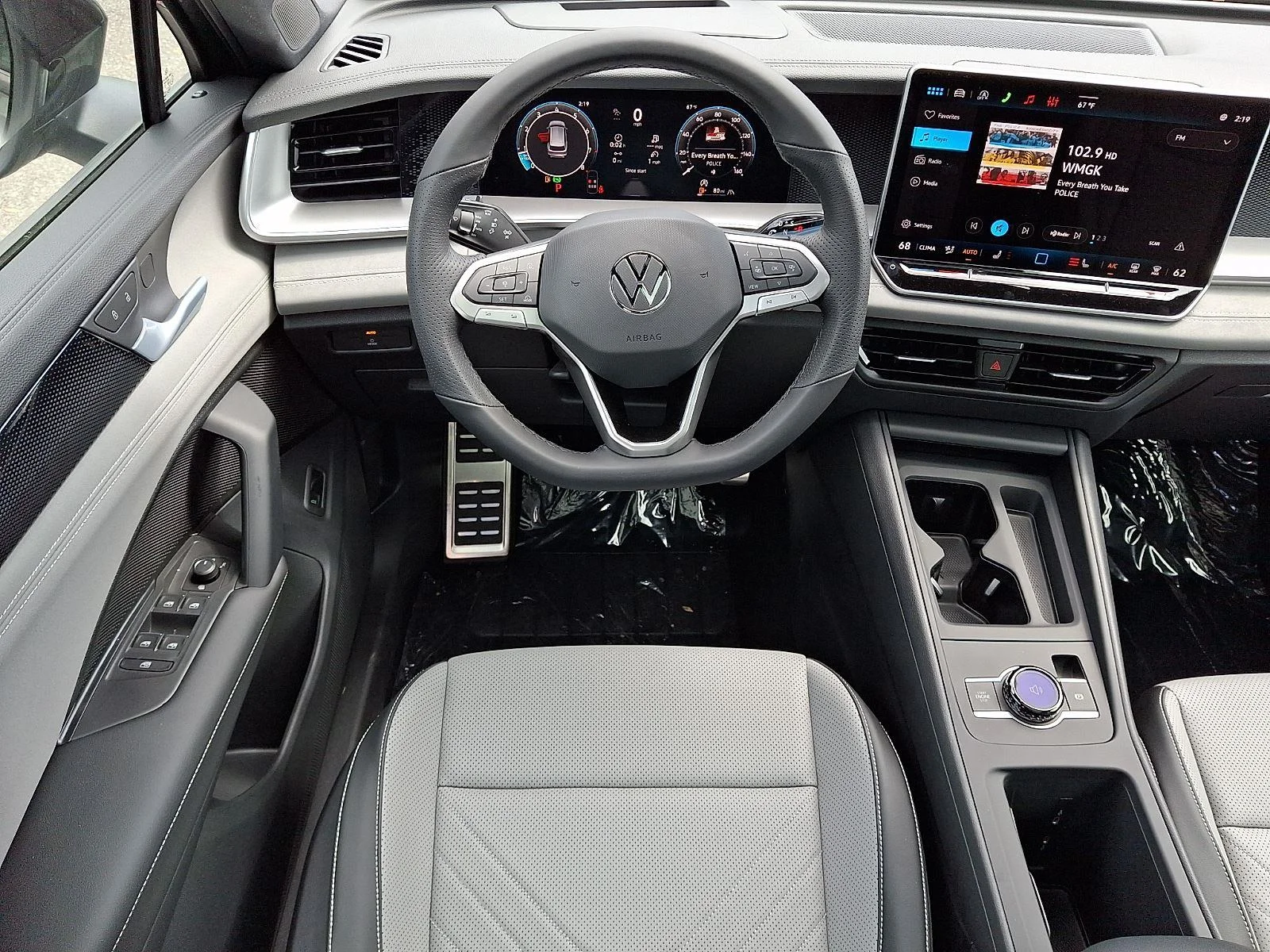 New 2026 X52T/AVAGRNBLKR Volkswagen SE R-Line Black image 10