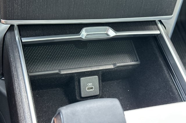 Used 2024 Gray Land Rover SE image 19