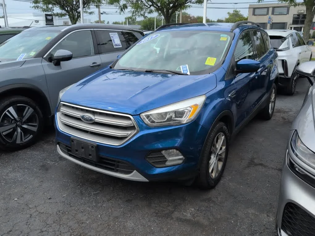 Used 2017 Lightning Blue Ford SE image 3