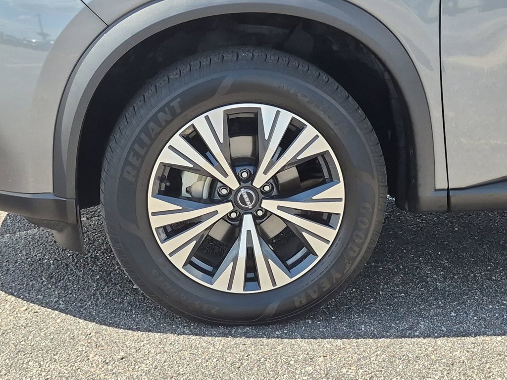 Used 2022 Gray Nissan SV image 11
