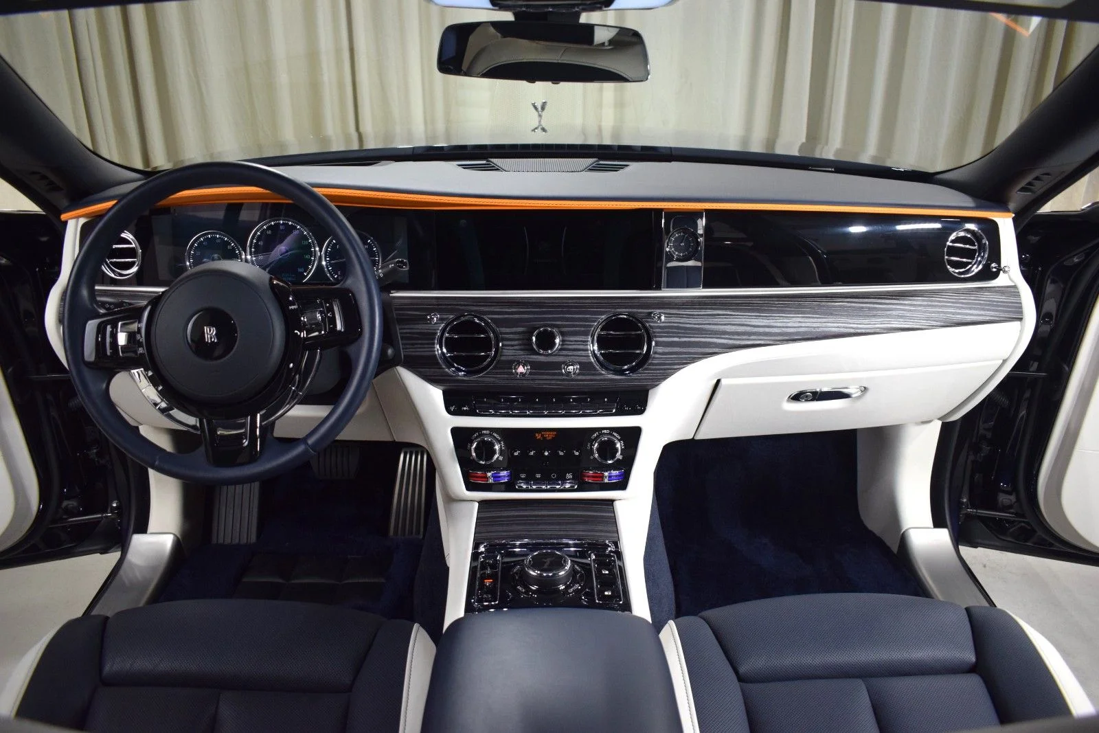 Used 2021 Blue Rolls-Royce  image 4