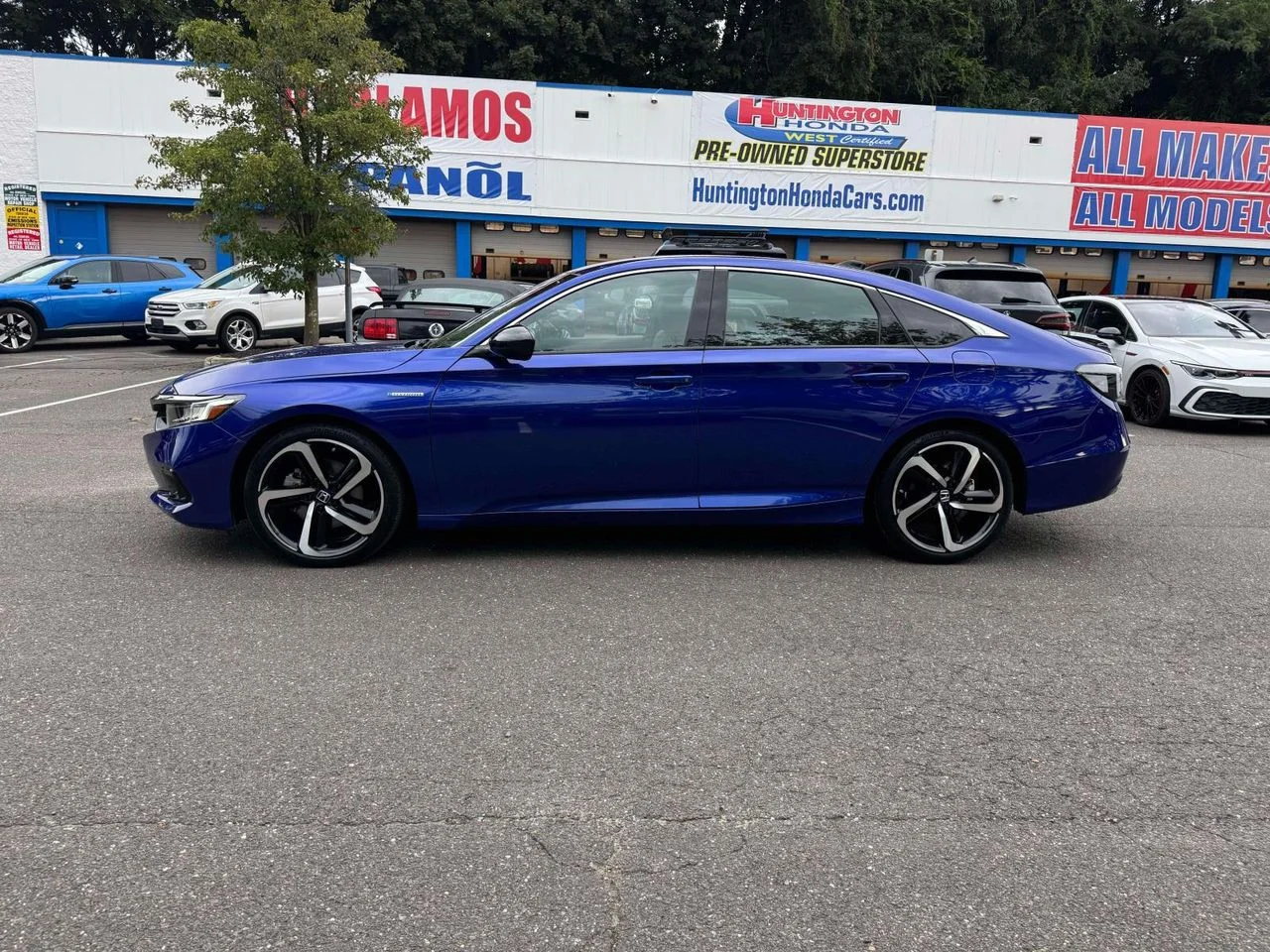 Used 2022 Still Night Pearl Honda Sport image 4