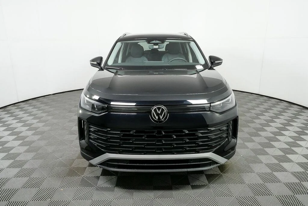 New 2026 Deep Black Pearl Volkswagen SE image 36