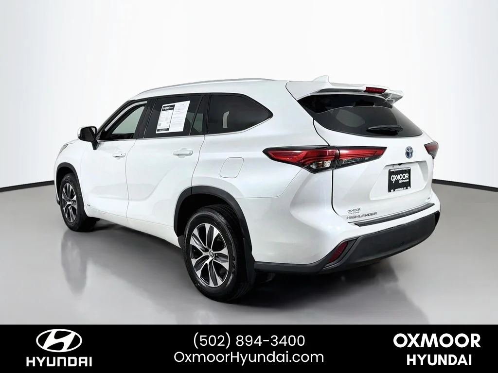 Used 2022 Wind Chill Pearl Toyota Hybrid XLE image 5