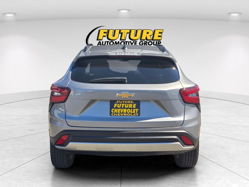 Used 2025 Gray Chevrolet LT image 5
