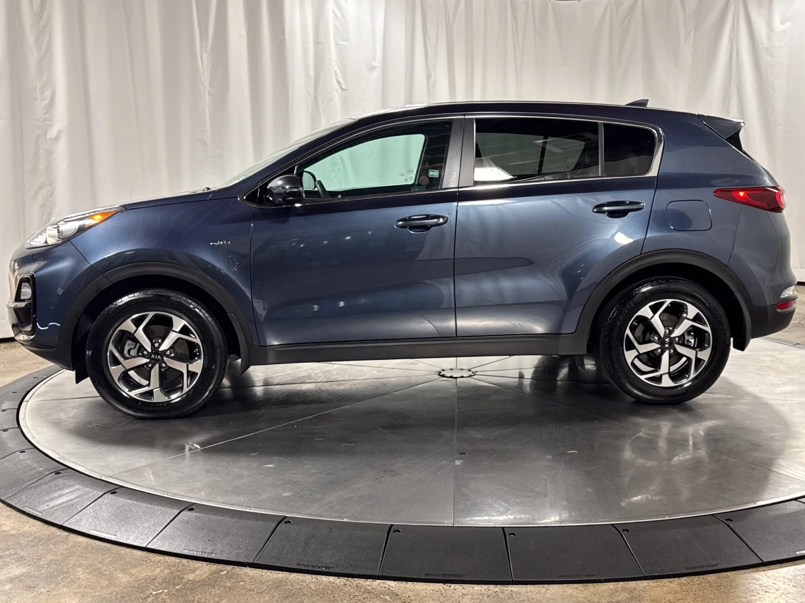 Used 2021 Pacific Blue Kia LX image 8