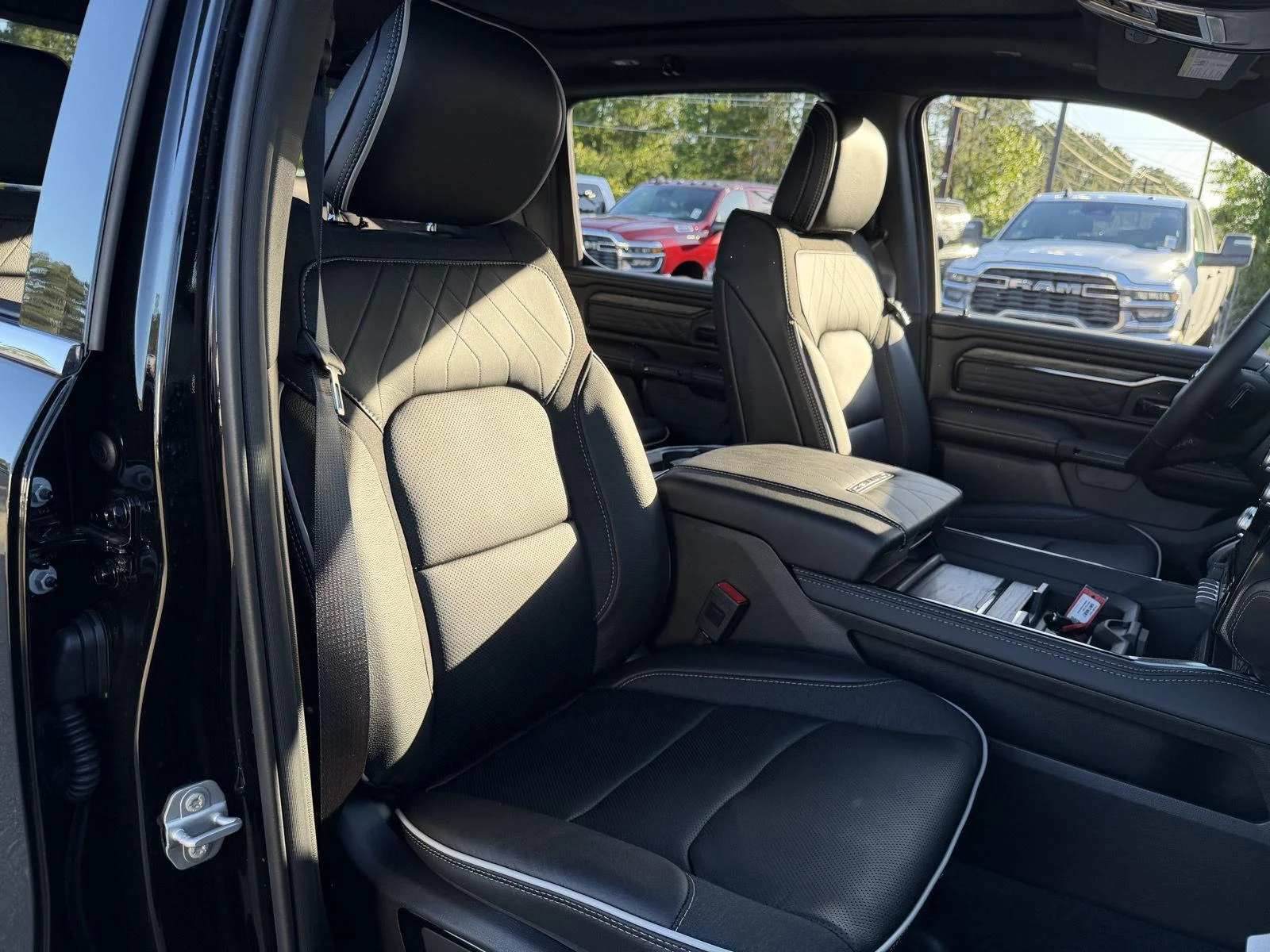 New 2026 Diamond Black Crystal Pearl-Coat Exterior Paint RAM Limited image 21