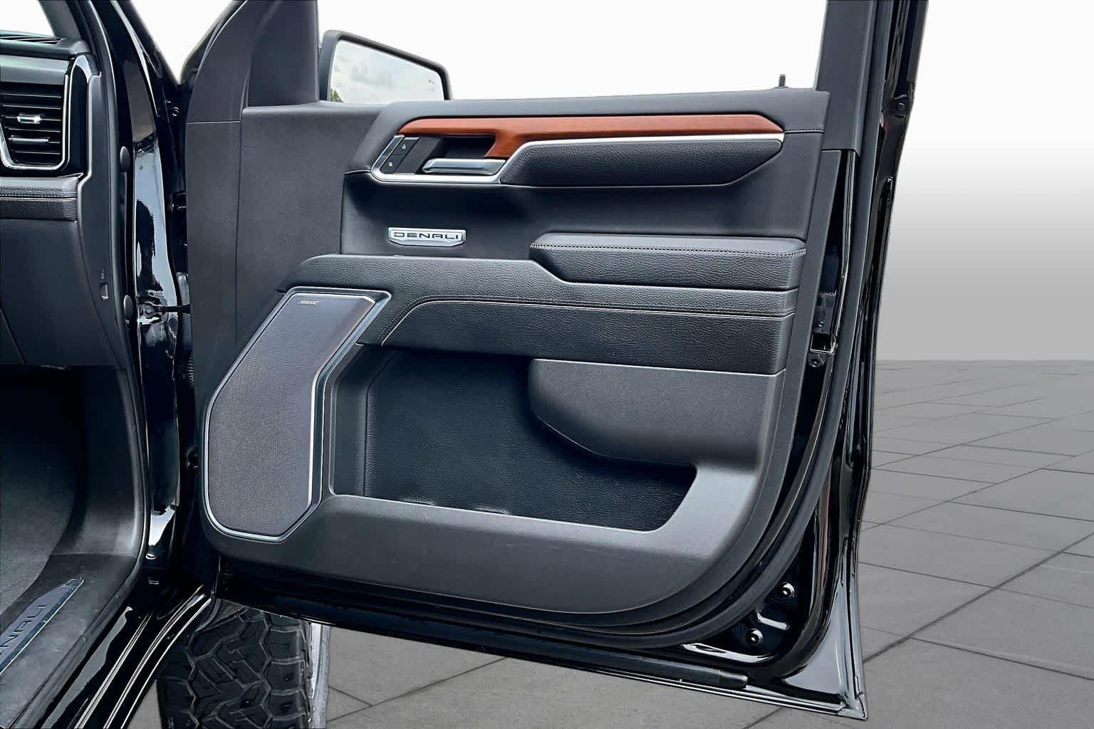 Used 2023 ONYX BLACK GMC Denali image 21