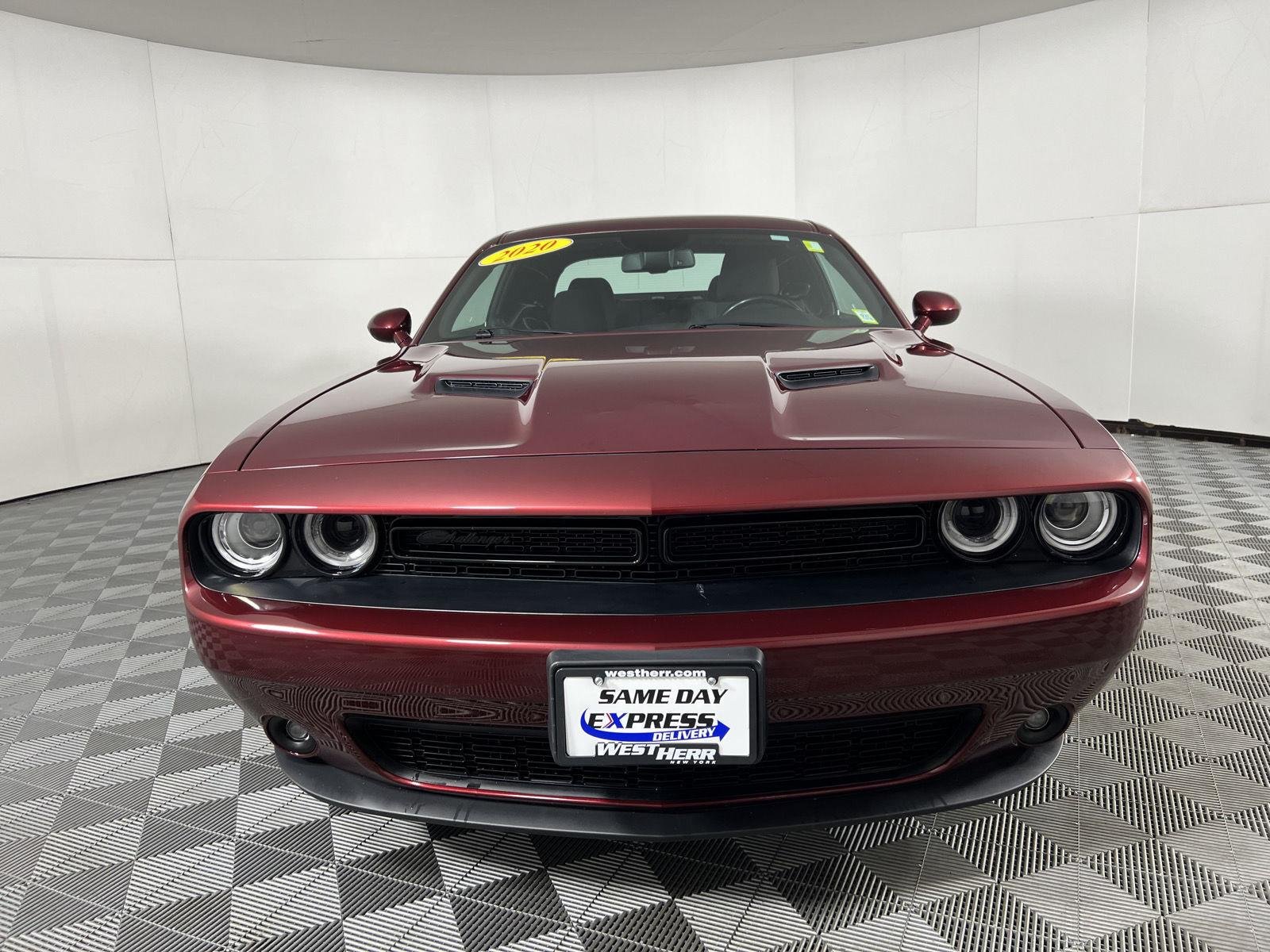 Used 2020 Octane Red Pearlcoat Dodge SXT image 19