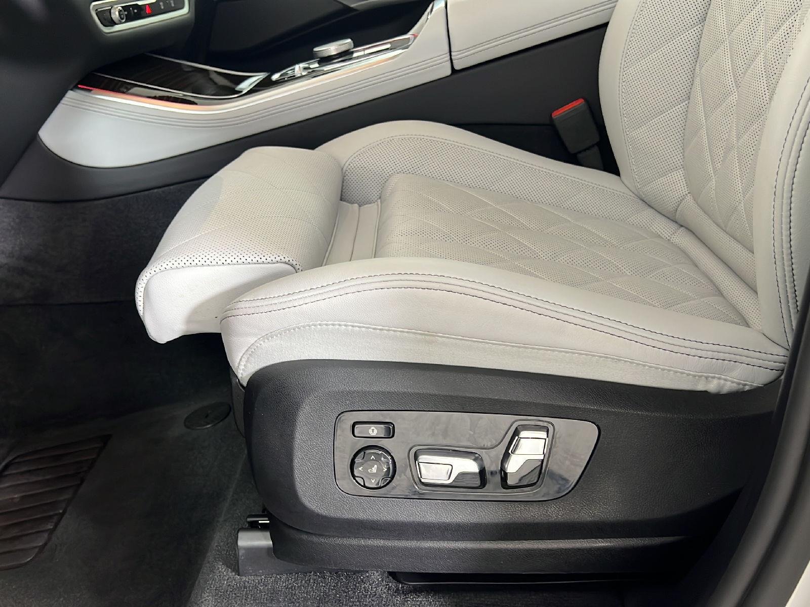 New 2026 Alpine White BMW xDrive40i image 11