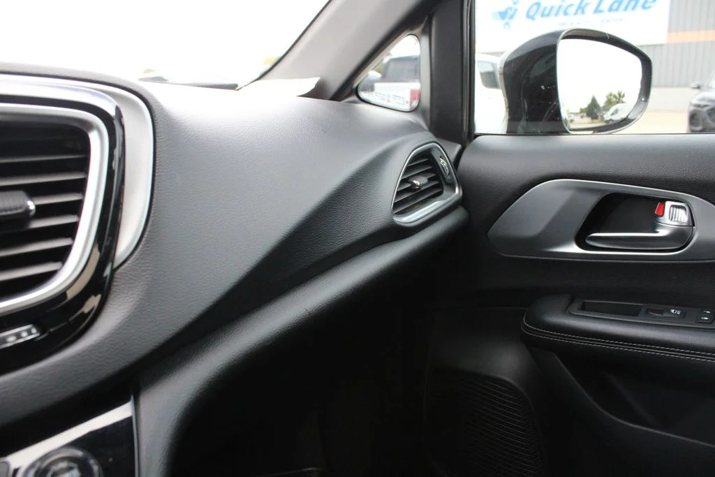 Used 2019 Black Chrysler Touring L Plus image 17