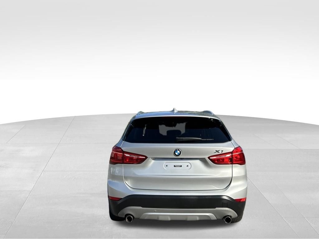 Used 2018 Silver BMW xDrive28i image 4