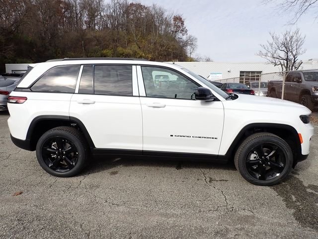 New 2025 Bright White Clear-Coat Exterior Paint Jeep Limited image 8