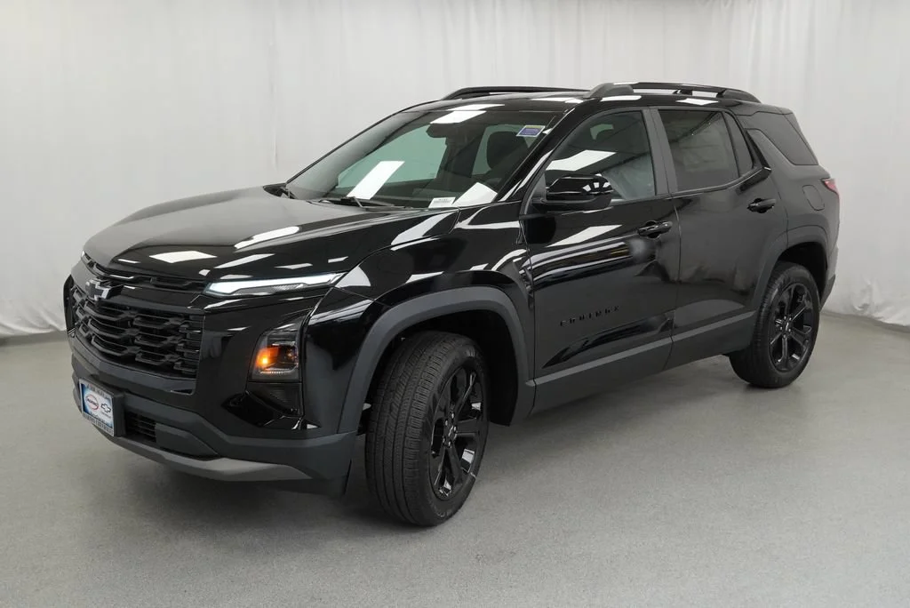 New 2027 Mosaic Black Metallic Chevrolet LT image 4