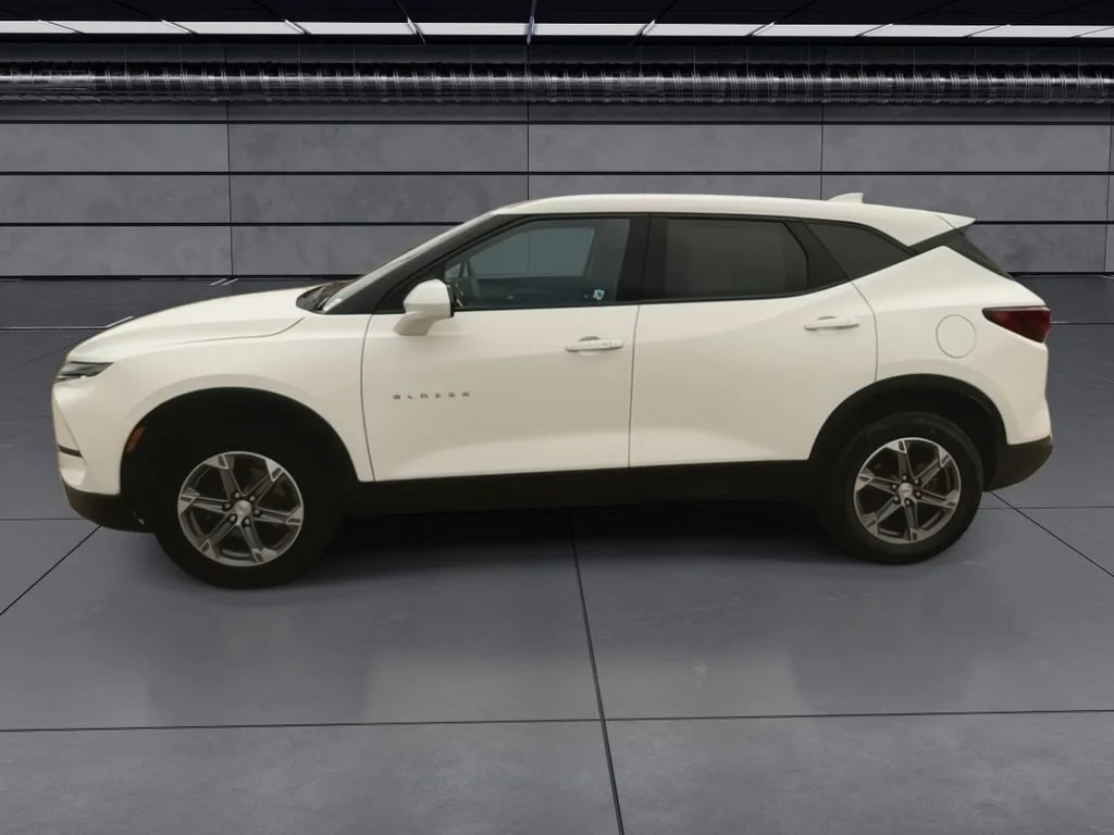 Used 2023 White Chevrolet LT image 5