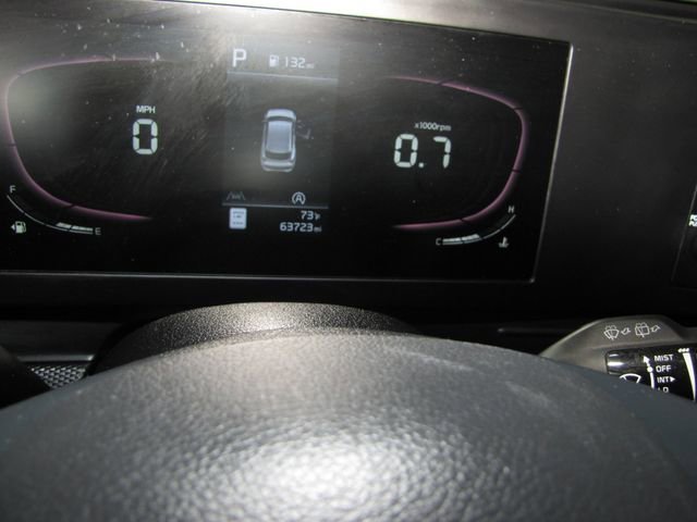 Used 2023 Snow White Pearl Kia LX image 4