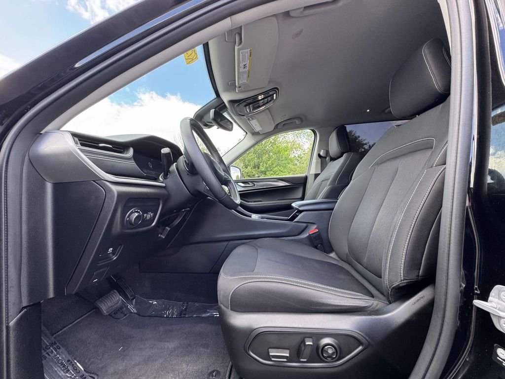 Used 2021 Black Jeep Laredo image 13